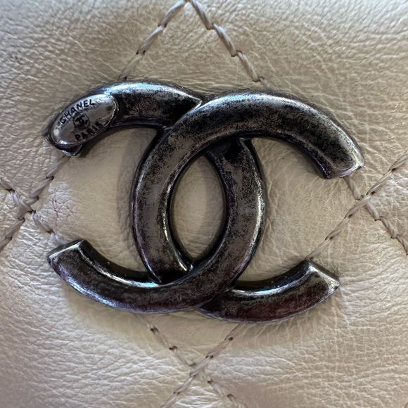 Chanel cross body bag with wallet - Picture 5 of 7